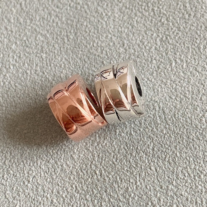 【Moments】Pan Polished Ribbons Clip Charm Ribbon pattern 2021 for women girls 789502C00