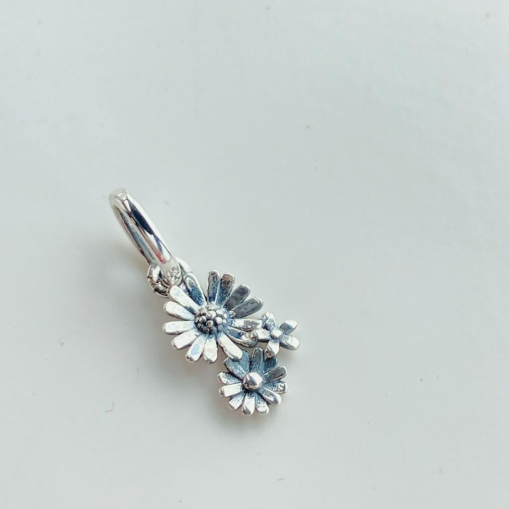 【Moments】PAN Daisy Flower Bouquet Dangle Charm 798819C00 925 silver pendant