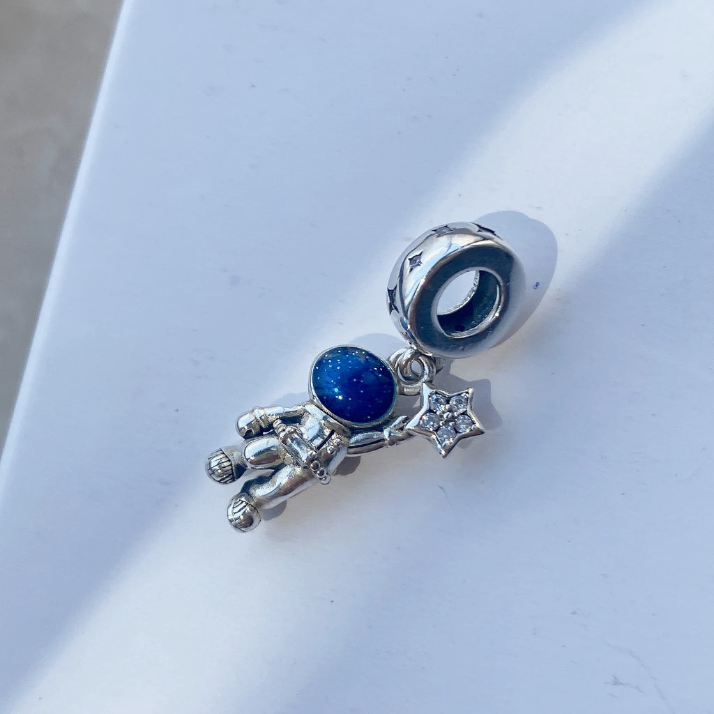 【Moments】Astronaut In The Galaxy Dangle Charm penadnt 790030C01 925 silver Blue star man universe