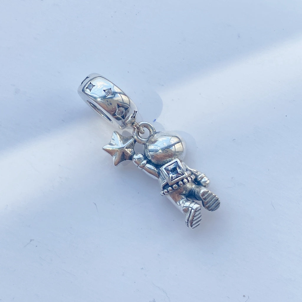 【Moments】Astronaut In The Galaxy Dangle Charm penadnt 790030C01 925 silver Blue star man universe