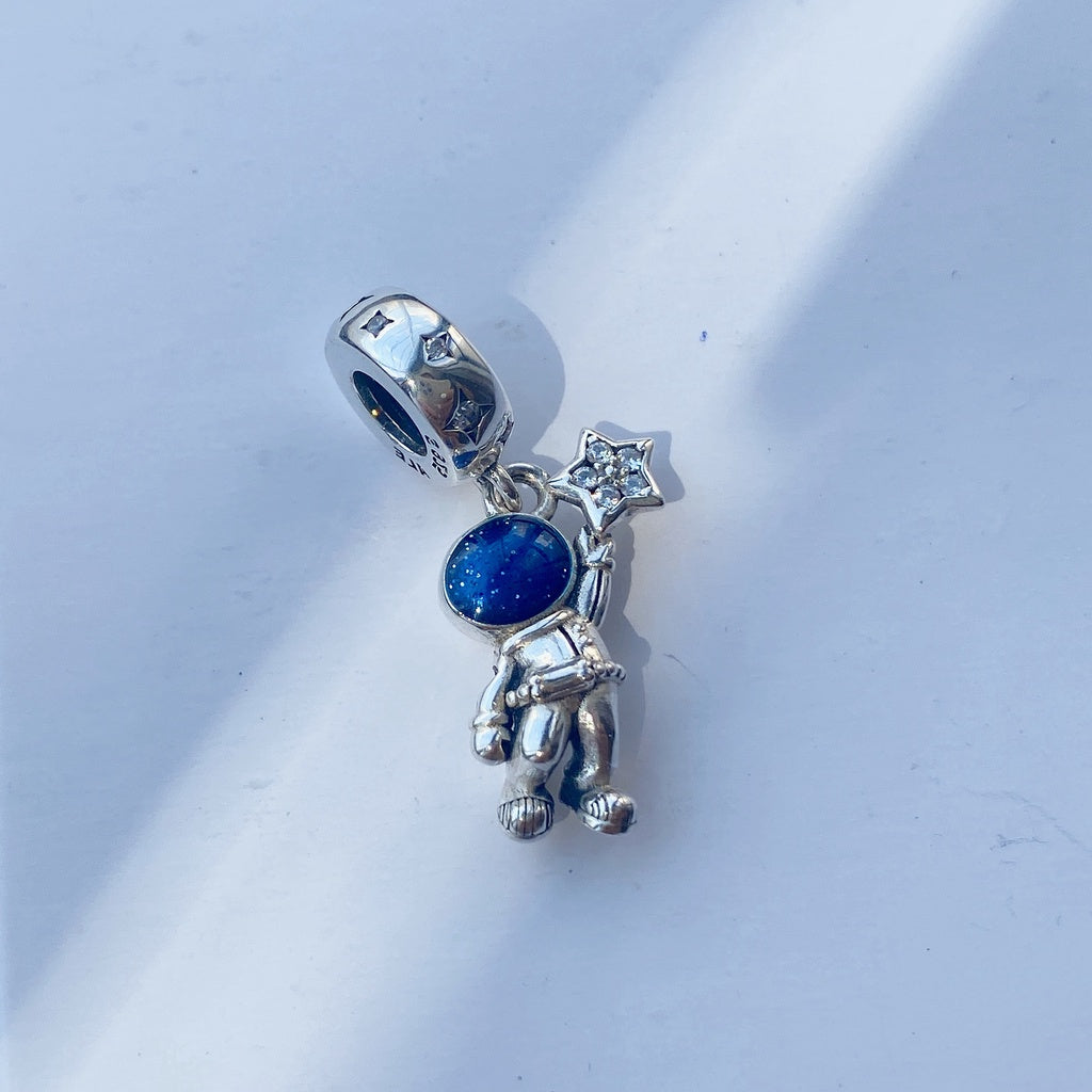 【Moments】Astronaut In The Galaxy Dangle Charm penadnt 790030C01 925 silver Blue star man universe