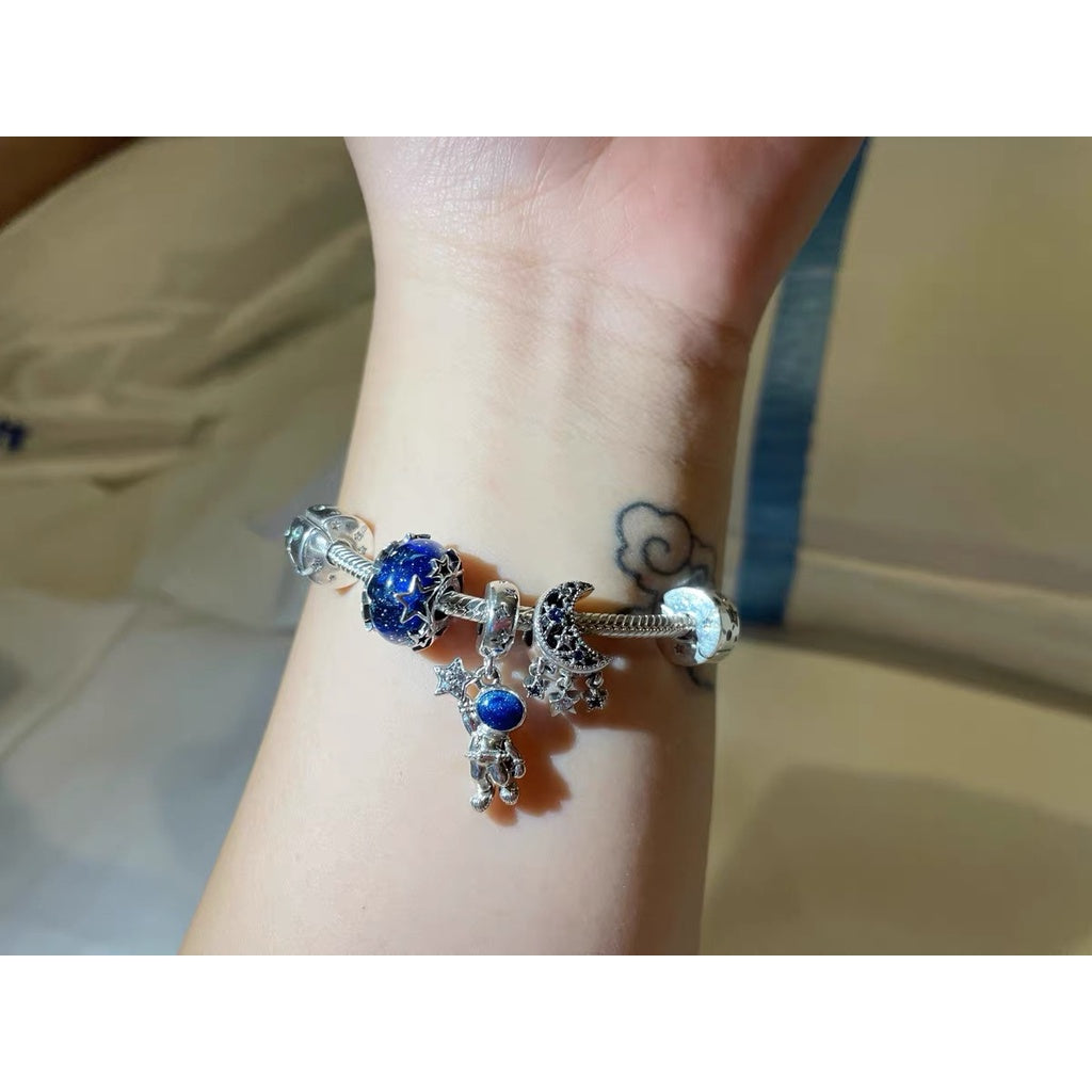 【Moments】Astronaut In The Galaxy Dangle Charm penadnt 790030C01 925 silver Blue star man universe