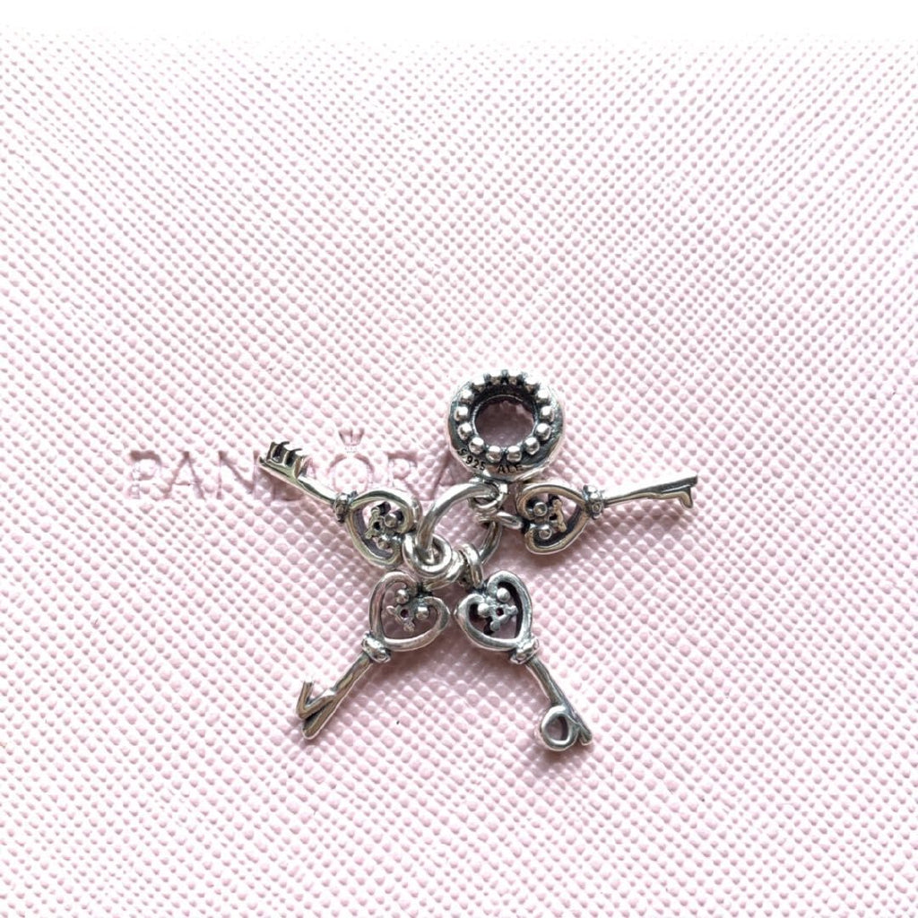 【Moments】Pan key KEYS OF LOVE HANGING CHARM 925 Silver for women pendant 797654NPMMX