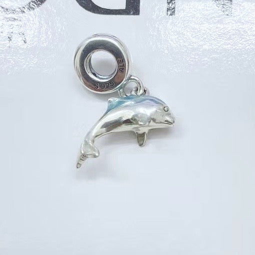 【Moments】Shimmering Dolphin Dangle Charm 798947C01 pendant charm blue 925 silver bracelet charm 2020