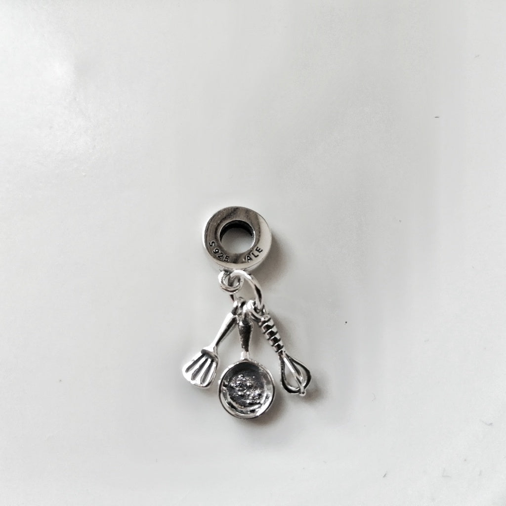 【Moments】Spatula Frying Pan & Whisk Dangle Charm 925 silver Pendant Kitchen cook 799531C01