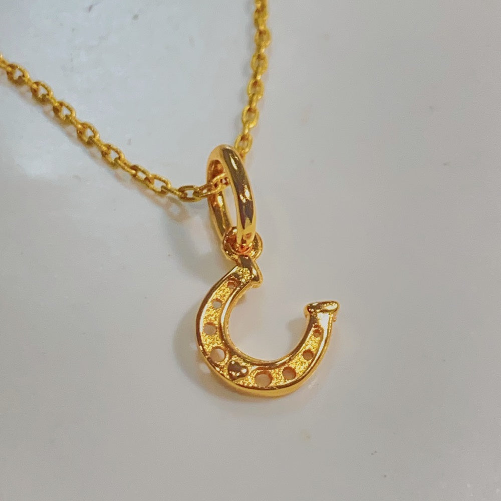 【Moments】Lucky Horseshoe Dangle Charm 752328C00 Gold necklace pendant for women