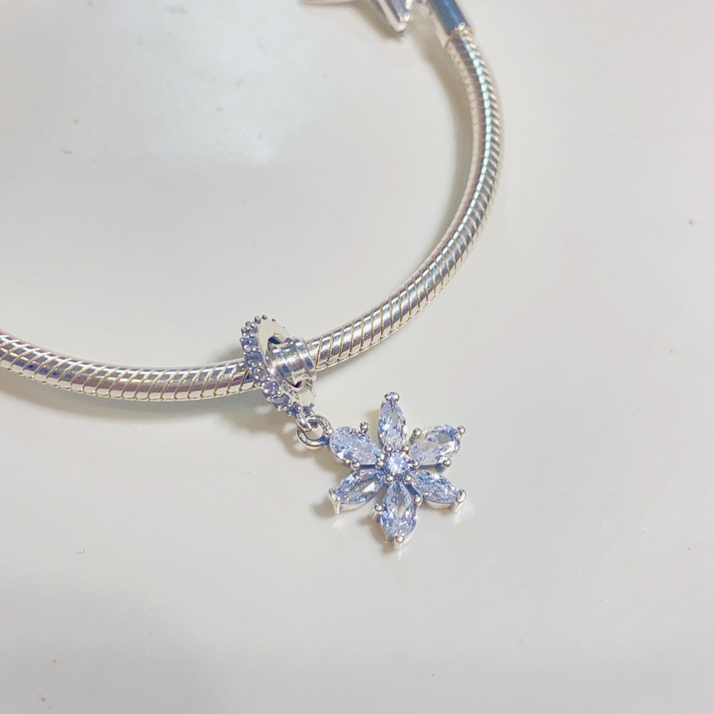 【Moments】Sparkling Herbarium Cluster Dangle Charm 792382C01 925 silver elegant flower pendant