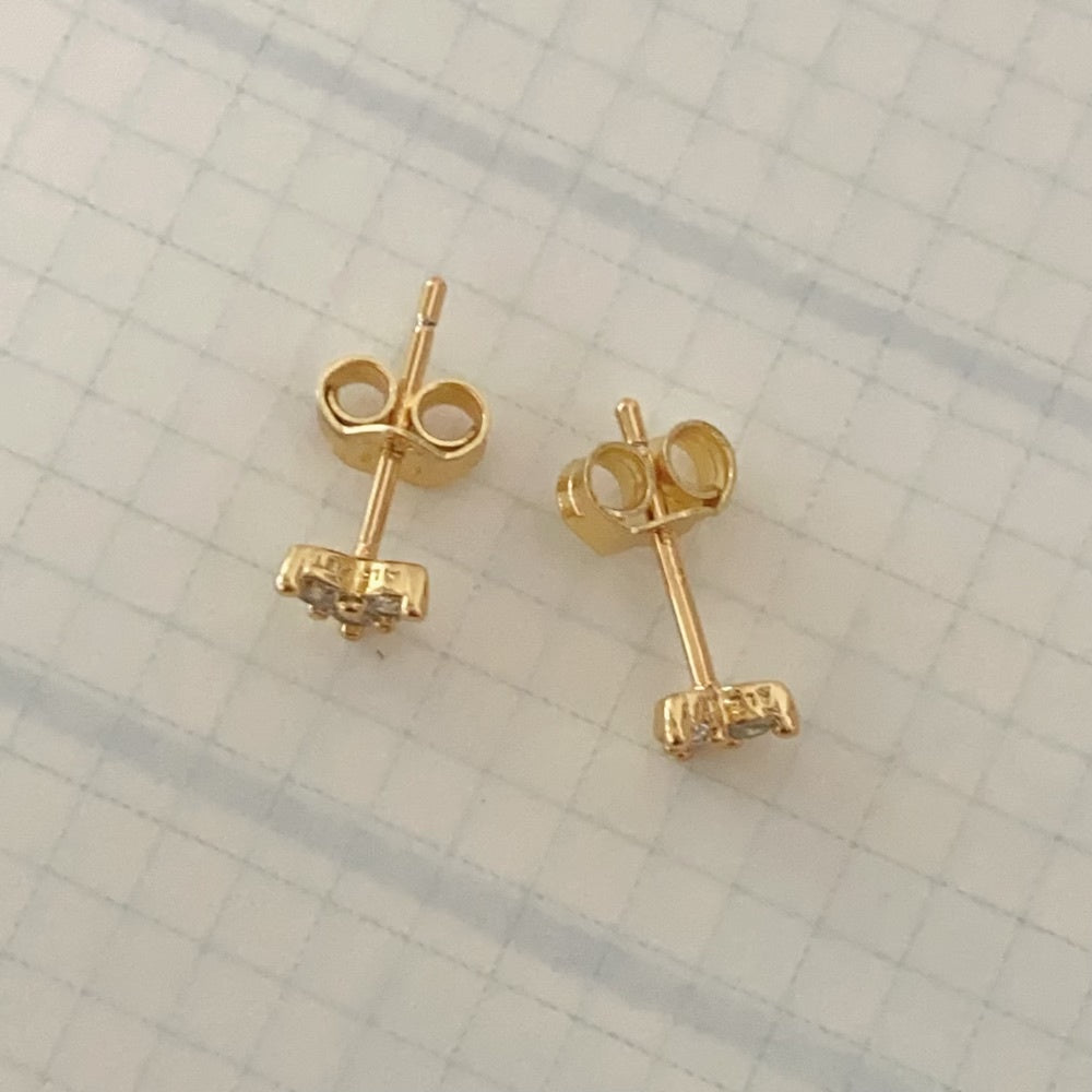 PAN Gold Triple Stone Heart Stud Earrings 263003C01 gold earrings classic Small earrings for daily