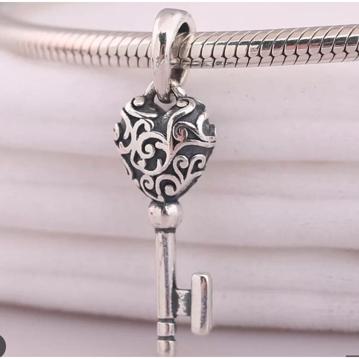 【Moments】Pan Silver Regal Key Pendant charm 397725 925 Silver