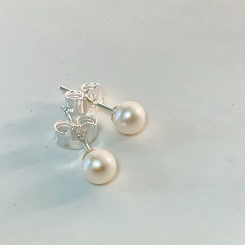 PAN Treated Freshwater Cultured Pearl 4.5mm Stud Earrings 293168C01 Classic real pearl Round