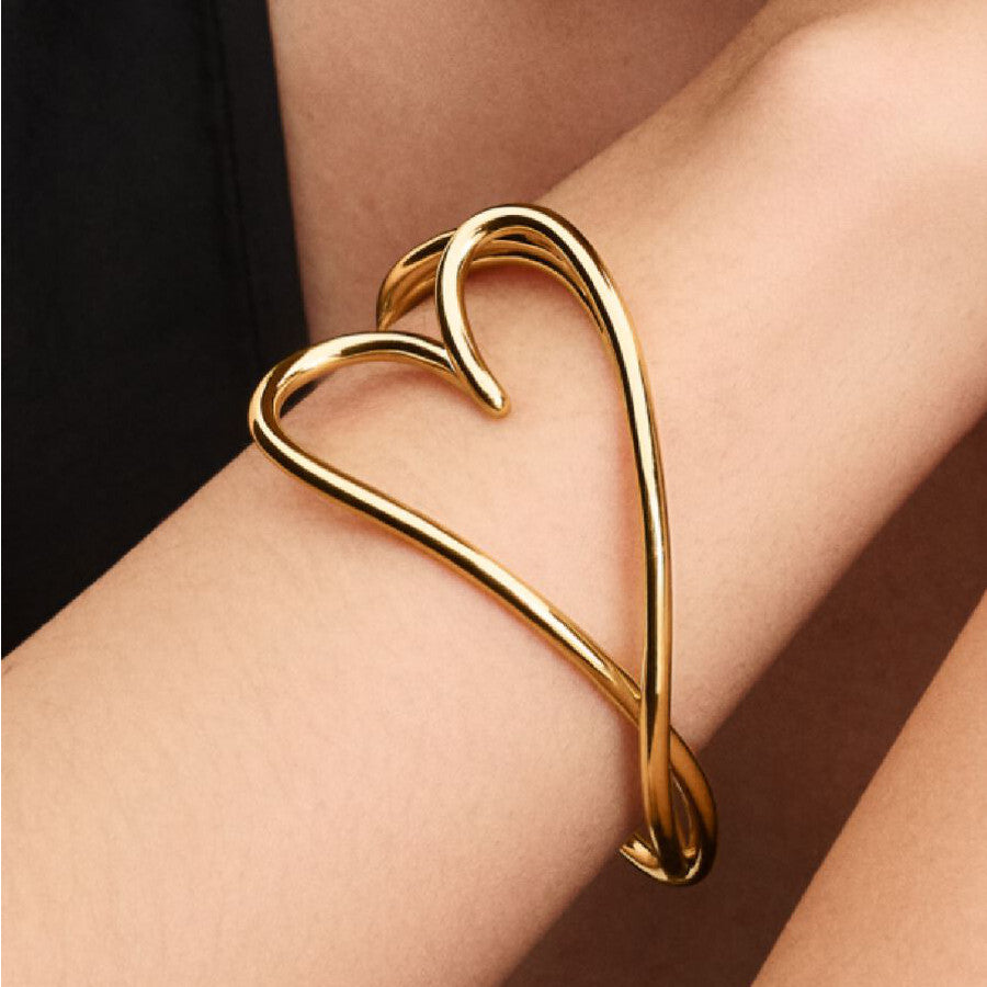 PAN Organically Shaped Heart Bangle 563808C00 Gold-plated cuff bracelets for every occasion