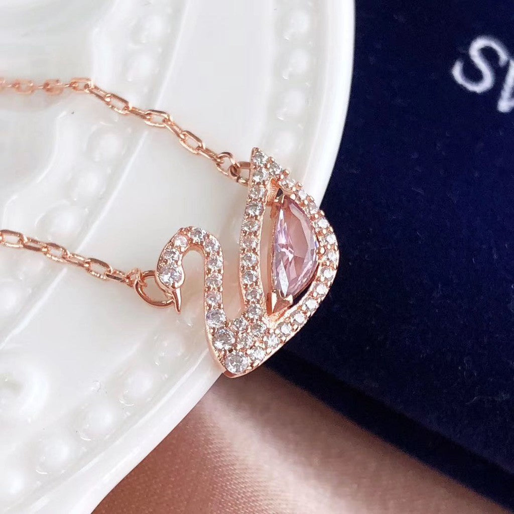 Swarovski Dazzling Swan Necklace romantic female chain rose gold pink stone